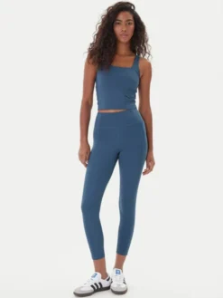Girlfriend Collective Top Tommy 1045 Granatowy Slim Fit
