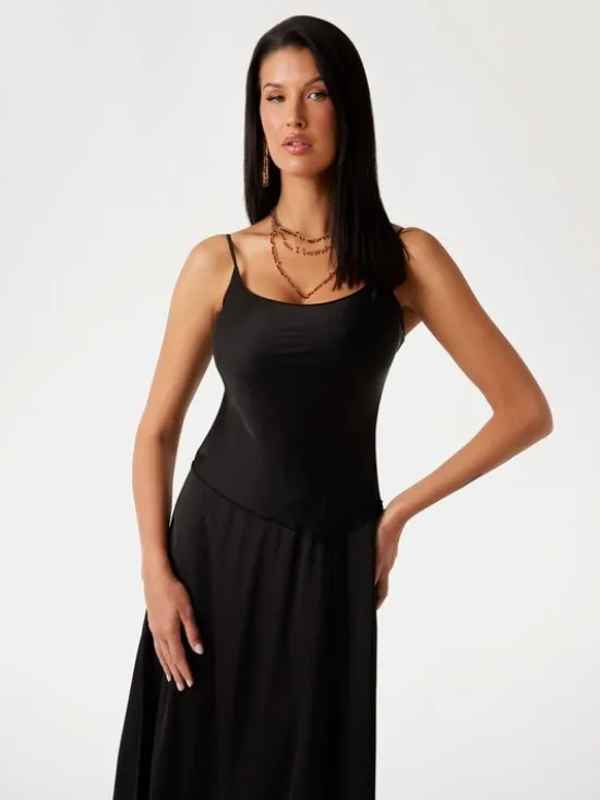 Guess Sukienka codzienna 177729 Czarny Classic Fit
