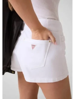 Guess Szorty materiałowe 183153 Biały Short Fit