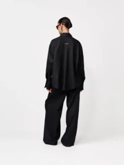 La Mania Koszula NAMI Czarny Basic Fit
