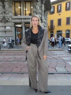Magda Matyja Spodnie materiałowe MARGOT TROUSERS Brązowy Loose Fit