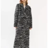 Mirons Płaszcz przejściowy print Czarny Oversize