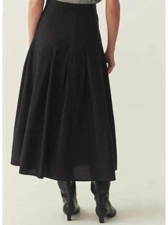 TATUUM Spódnica midi PLANOKA Czarny Classic Fit