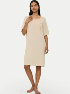Triumph Koszula nocna Endless Comfort 10222570 Beżowy Relaxed Fit