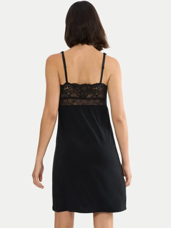 Triumph Koszula nocna Timeless Sensuality 10227238 Czarny Regular Fit