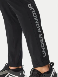 Under Armour Spodnie dresowe Tech™ Utility 6013802 Czarny Regular Fit