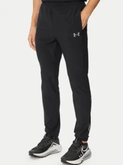 Under Armour Spodnie dresowe Tech™ Utility 6013802 Czarny Regular Fit